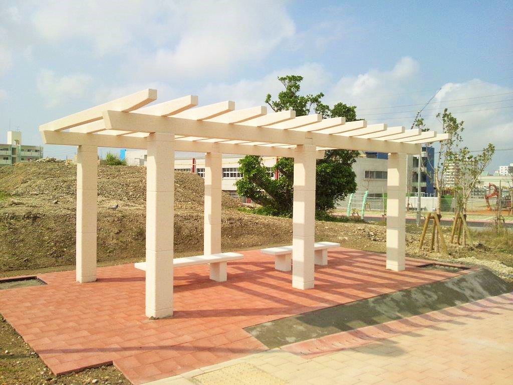 琉球石灰岩風擬石パーゴラ