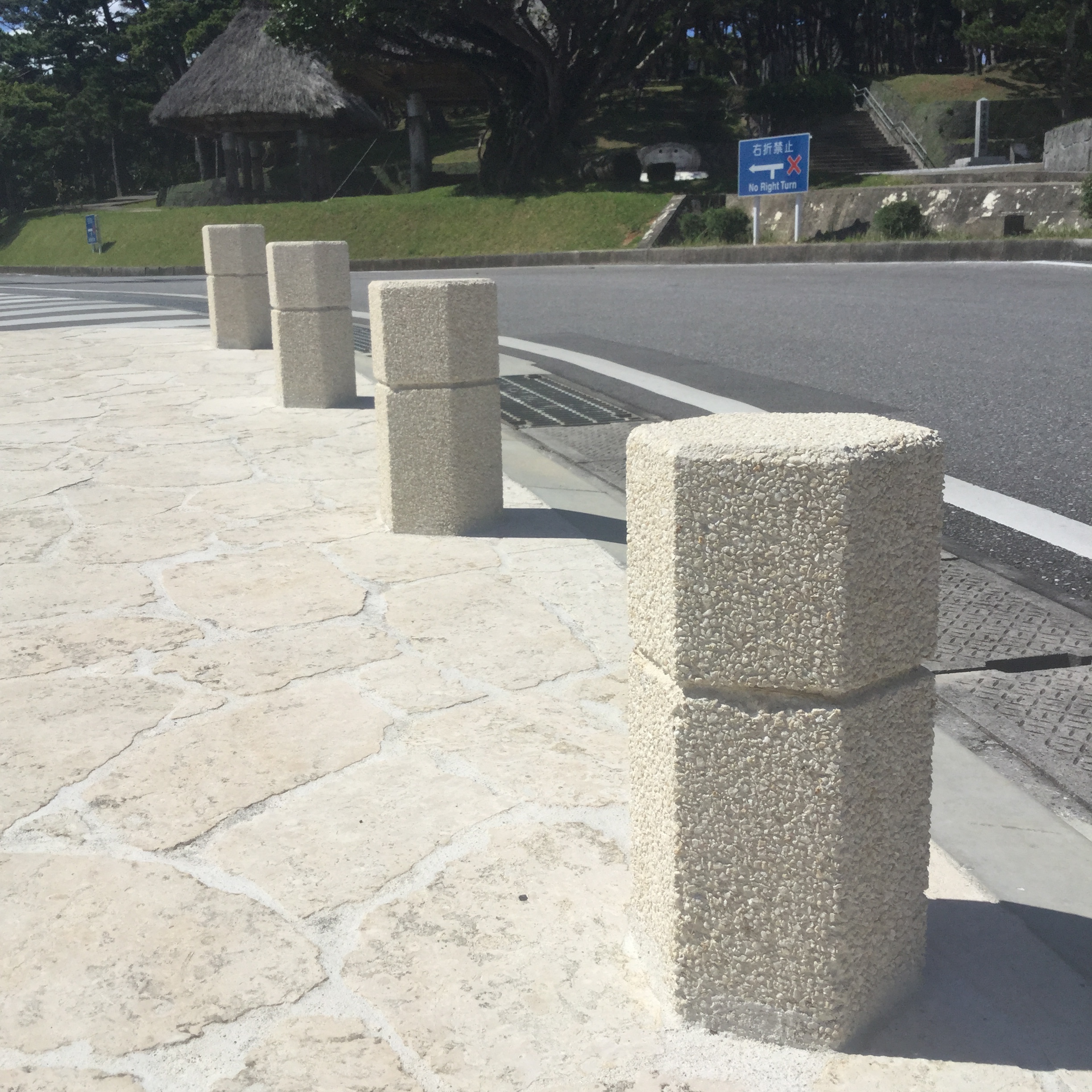 琉球石灰岩風擬石六角車止